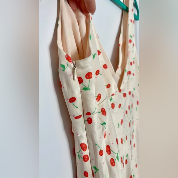 zara cherry silky short mini dress v neck medium skater dress - Picture 8 of 8